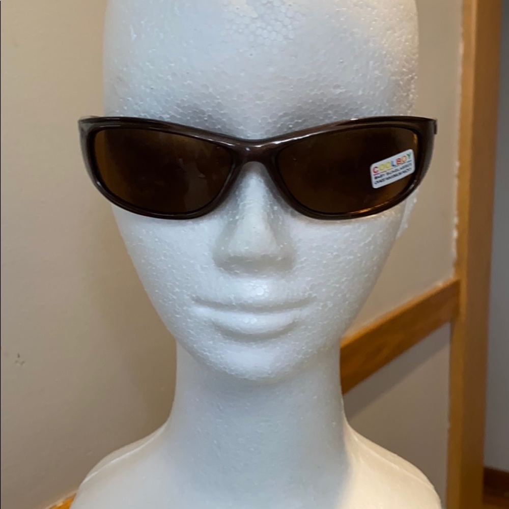 Styling sunglasses for boy’s in shiny brown uv400